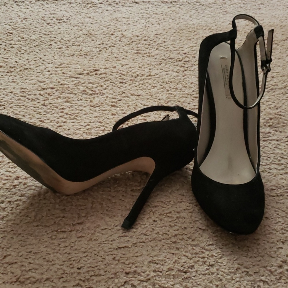 Shoes - Picture 5 of 8